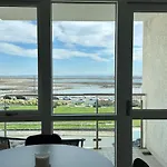 The Art House 10 Salthill Apartment *